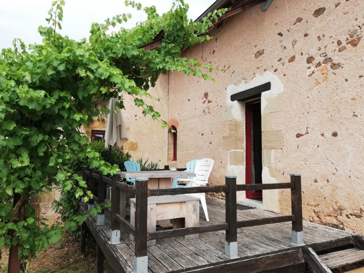 Domaine De La Madeleine Bed & Breakfast Ygrande Exterior photo