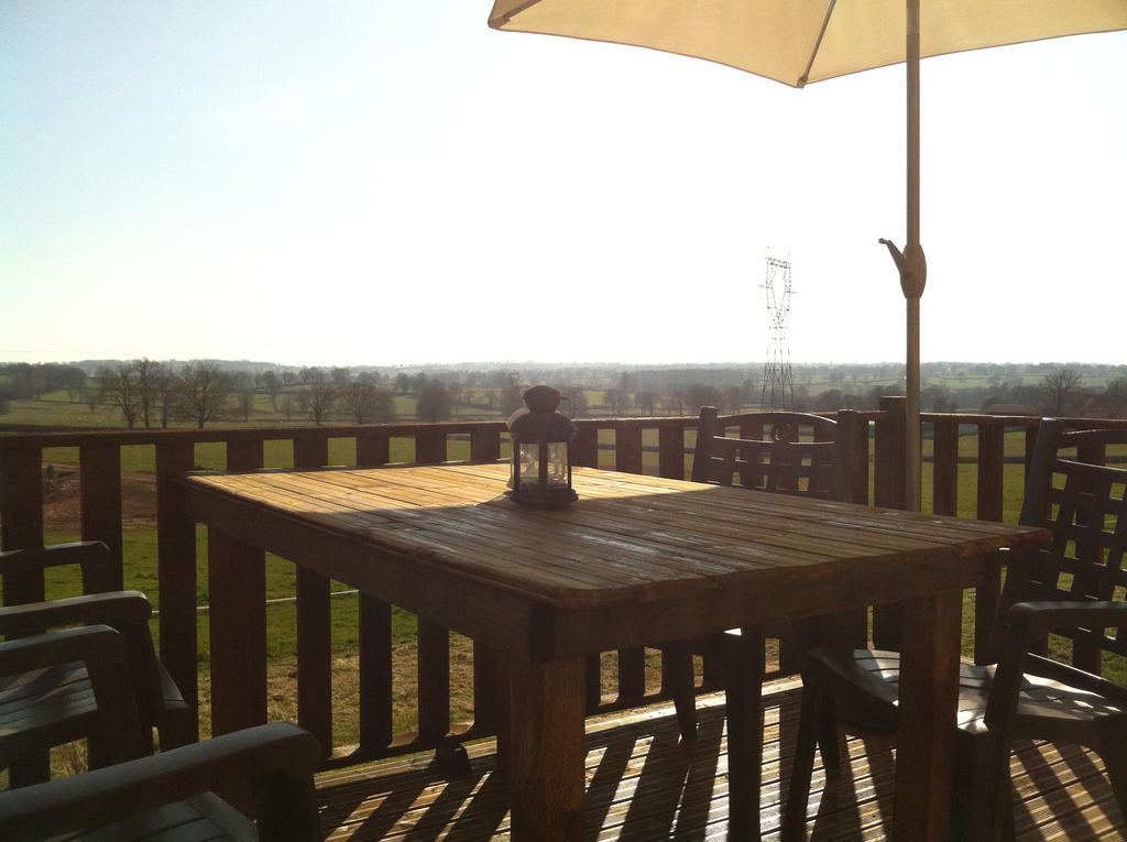 Domaine De La Madeleine Bed & Breakfast Ygrande Room photo