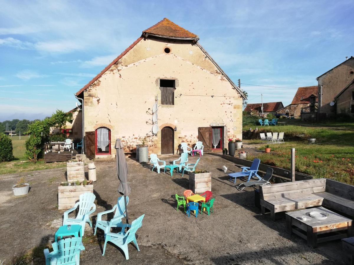 Domaine De La Madeleine Bed & Breakfast Ygrande Exterior photo